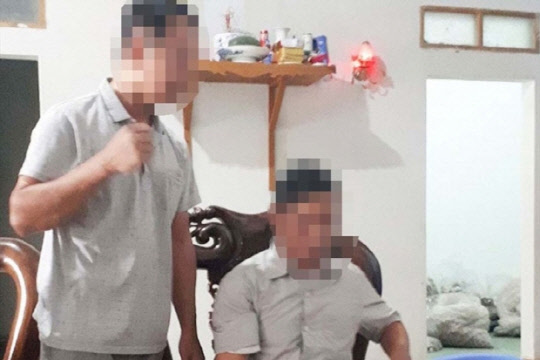 왼쪽이 불임 치료사    [VN익스프레스]